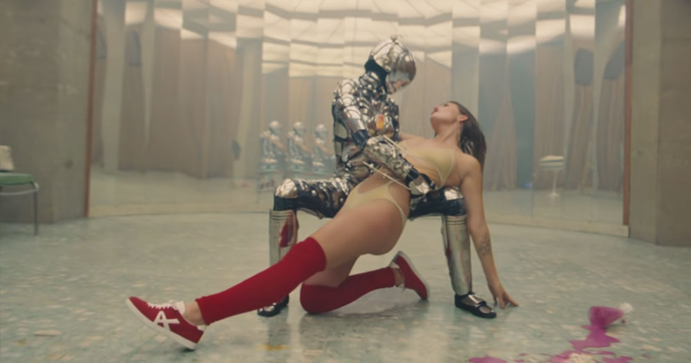 Tove Lo – No One Dies From Love Official Video – A Sci-Fi Love Story